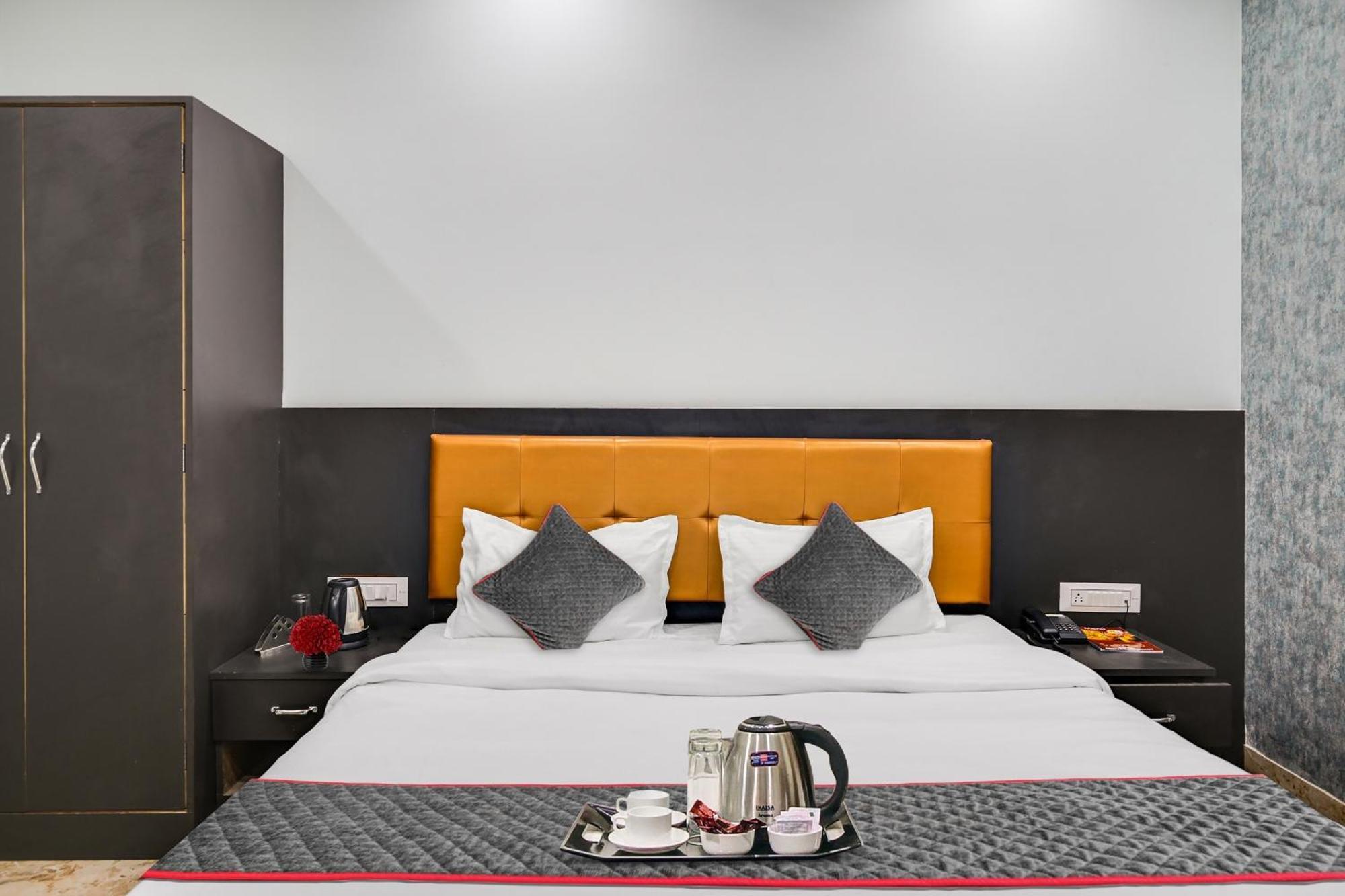 Townhouse Oak Hotel Ar Ganges Premium Benares Buitenkant foto